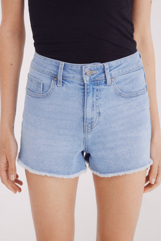 Short Denim Talle Medio con Detalle Deshilachado