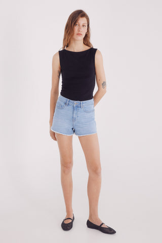 Short Denim Talle Medio con Detalle Deshilachado
