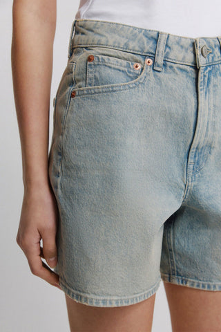 Bermuda Denim Talle Medio con Bolsillos