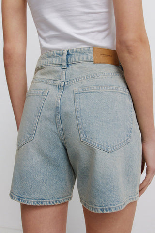 Bermuda Denim Talle Medio con Bolsillos