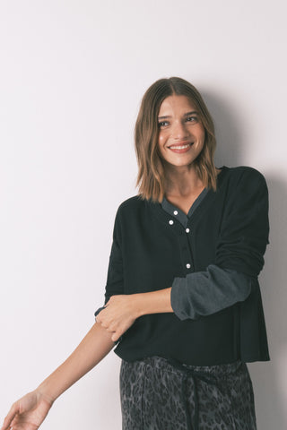 Camiseta Manga Larga con Detalle Botones