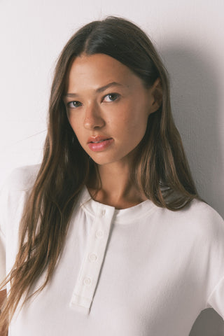 Camiseta Manga Corta con Detalle Botones