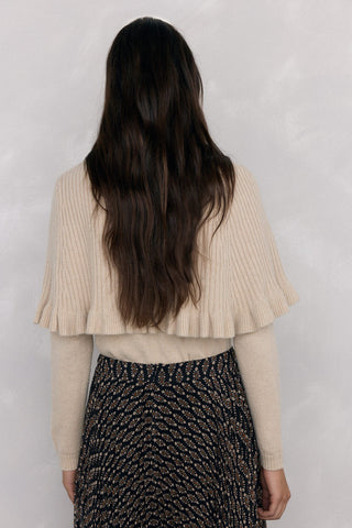 Sudadera Tipo Capa con Detalle de Volantes