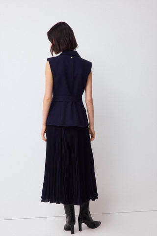 Vestido S/M Chaleco Y Falda Plis.