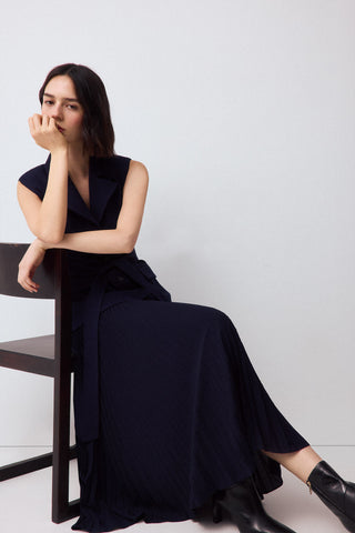 Vestido S/M Chaleco Y Falda Plis.