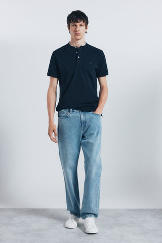 Polo Cuello Mao con Logo Bordado