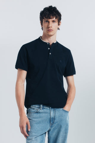 Polo Cuello Mao con Logo Bordado