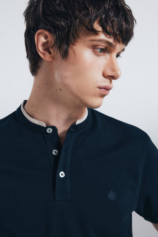 Polo Cuello Mao con Logo Bordado