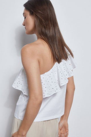 Camiseta Asimétrica con Tejido de Crochet