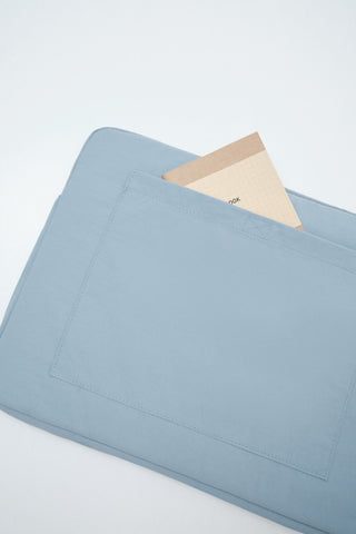 Btw Laptop Blue.