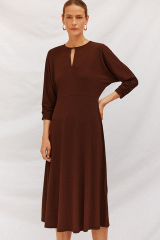 Vestido Midi con Detalle Abertura