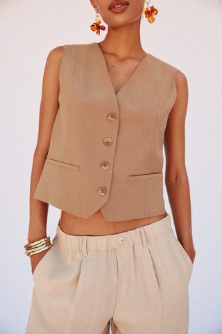 Chaleco Corto con Escote Pico.