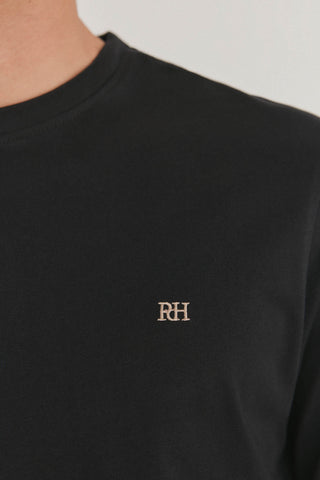 Camiseta Básica con Logo Bordado