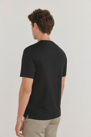 Camiseta Básica con Logo Bordado