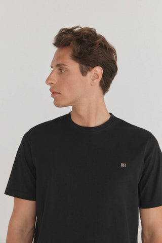 Camiseta Básica con Logo Bordado