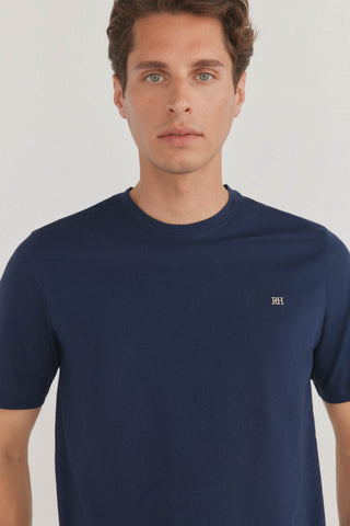 Camiseta Básica con Logo Bordado