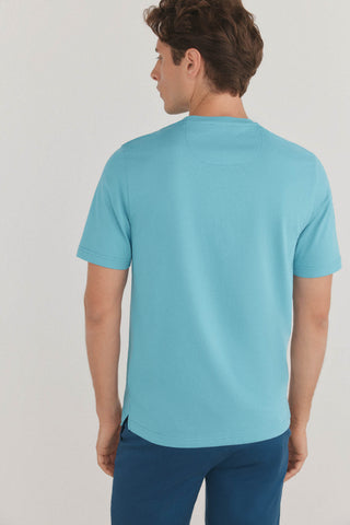 Camiseta Básica con Logo Bordado