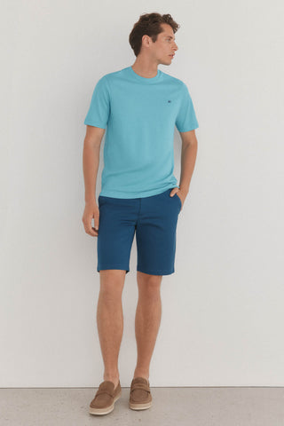Camiseta Básica con Logo Bordado