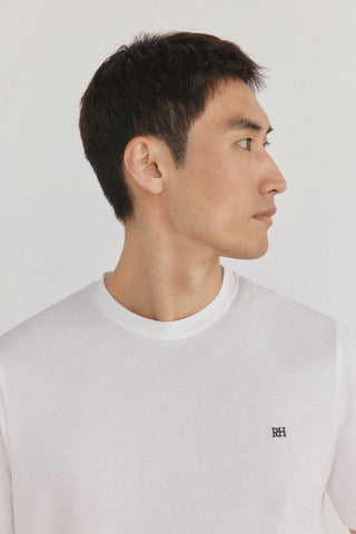 Camiseta Básica con Logo Bordado