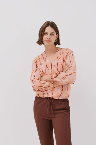 Camisa Manga Larga Cuello V con Estampado