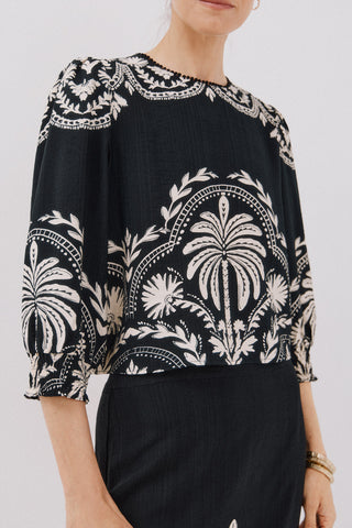 Blusa Manga Larga con Estampado Floral.