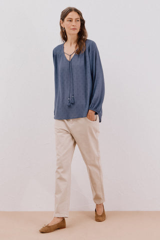 Blusa Manga Larga con Detalle Borla