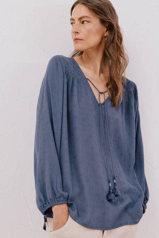 Blusa Manga Larga con Detalle Borla