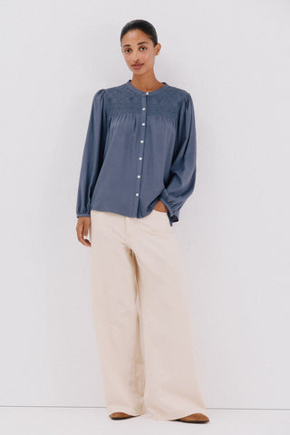 Blusa Manga Larga con Detalle Bordado