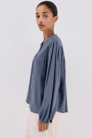Blusa Manga Larga con Detalle Bordado