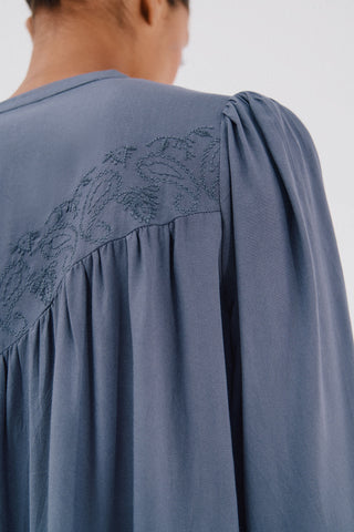 Blusa Manga Larga con Detalle Bordado