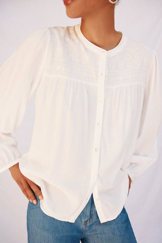 Blusa Manga Larga con Detalle Bordado