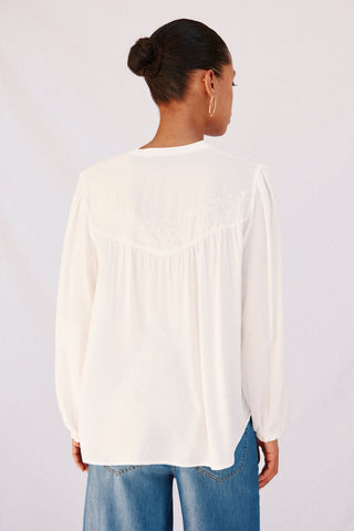 Blusa Manga Larga con Detalle Bordado