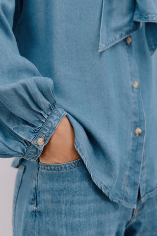 Camisa Denim con Detalle Lazo
