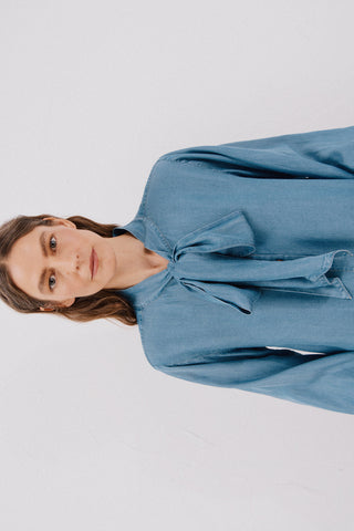 Camisa Denim con Detalle Lazo