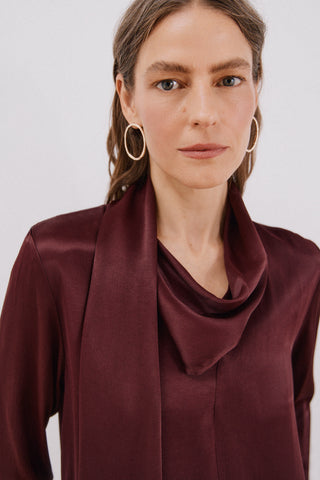 Camisa Manga Larga con Detalle Bufanda