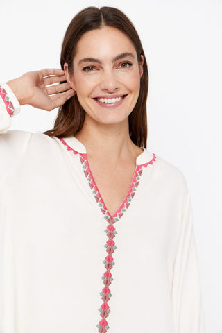 Blusa con Escote Pico y Bordado