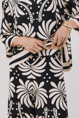 Pantalón Ancho con Estampado Floral.