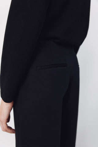 Pantalón Ancho de Punto Detalle Pinzas