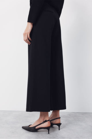 Pantalón Ancho de Punto Detalle Pinzas