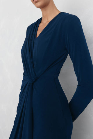Vestido Ajustado con Detalle Fruncido