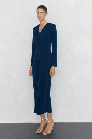 Vestido Ajustado con Detalle Fruncido