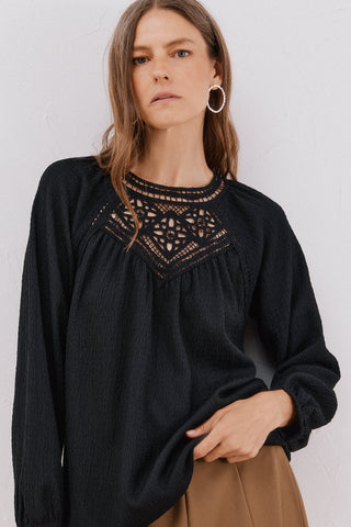 Blusa Manga Larga con Detalle Crochet