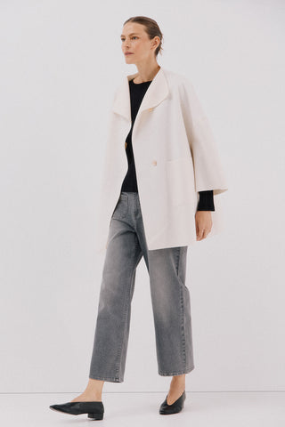 Abrigo Largo Tipo Capa con Bolsillos