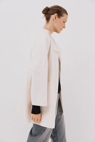 Abrigo Largo Tipo Capa con Bolsillos