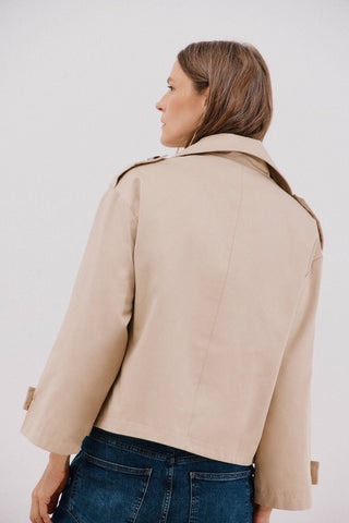 Chaqueta Corta con Bolsillos Laterales