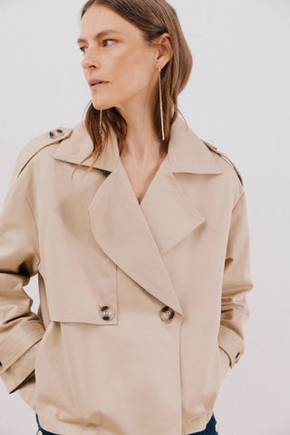 Chaqueta Corta con Bolsillos Laterales