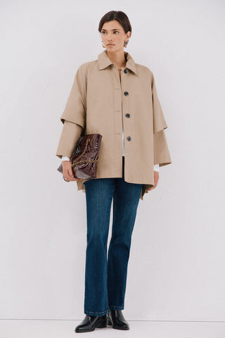 Capa Estilo Gabardina con Botones