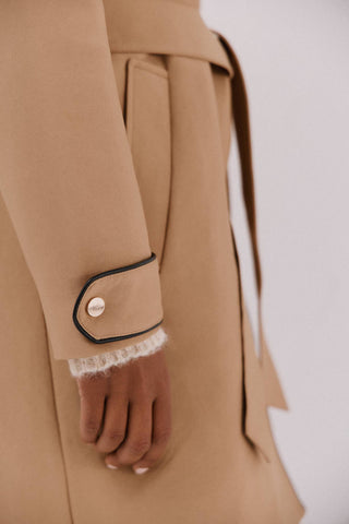 Gabardina Larga con Capucha Desmontable