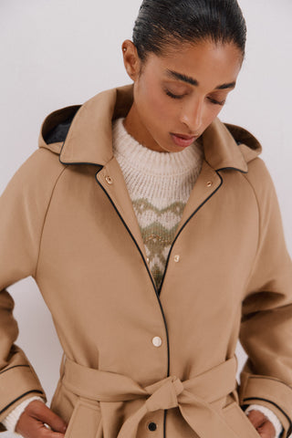 Gabardina Larga con Capucha Desmontable