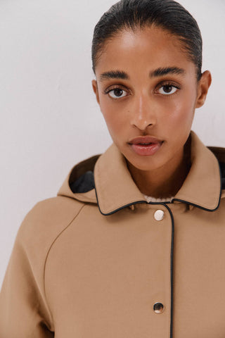 Gabardina Larga con Capucha Desmontable